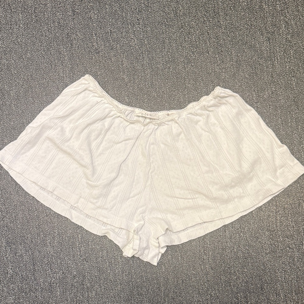 Doen White Women's Shorts